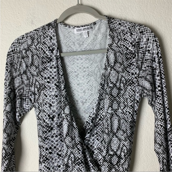 Good American The Runaway long sleeve snake print Wrap Dress - Picture 6 of 12